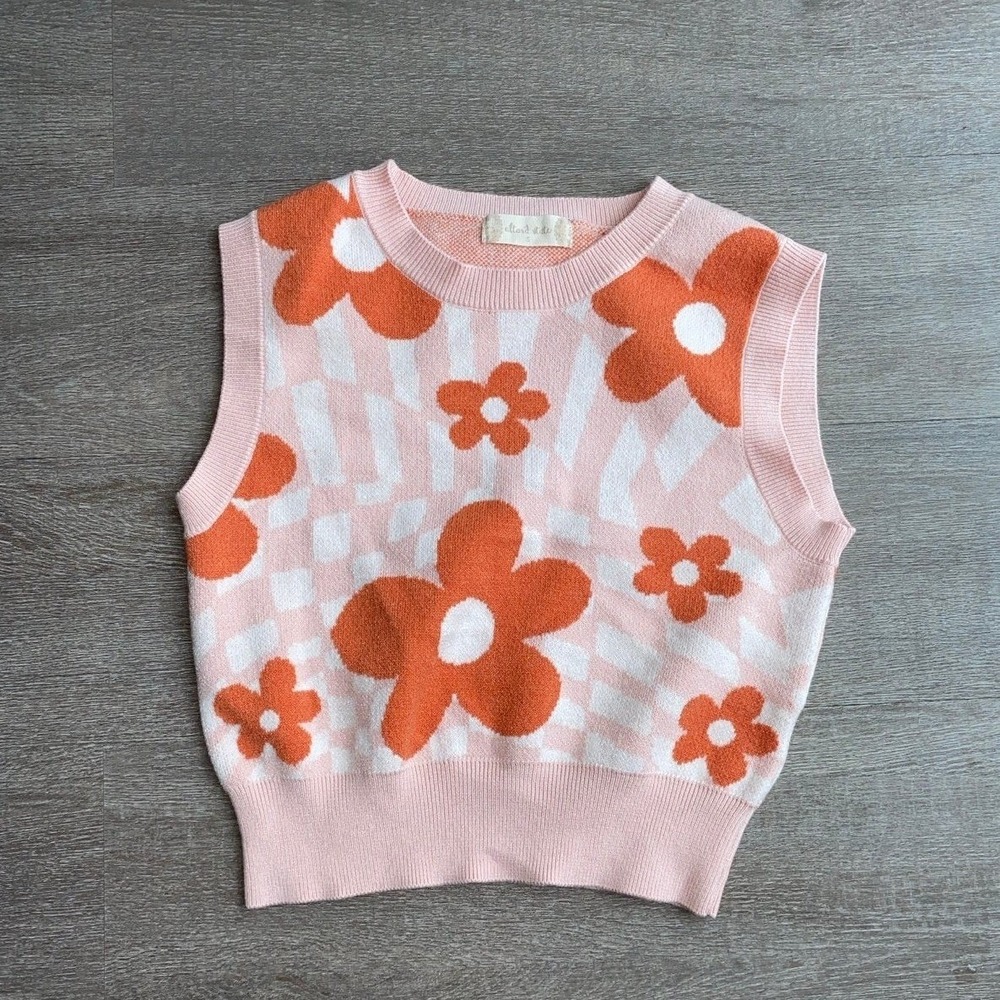 Altar'd State Pink & Orange Daisy Floral Print Sweater‎ Vest  Size Small 1247
